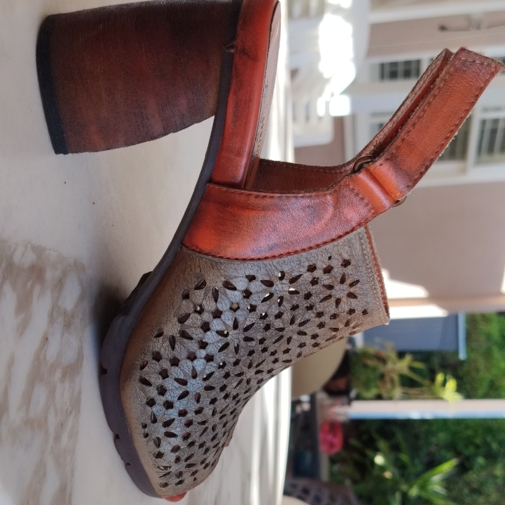 L'Artiste TAMMIE Size 39Cut OutElegant Cutout Brown Heeled Sandals - Picture 7 of 7